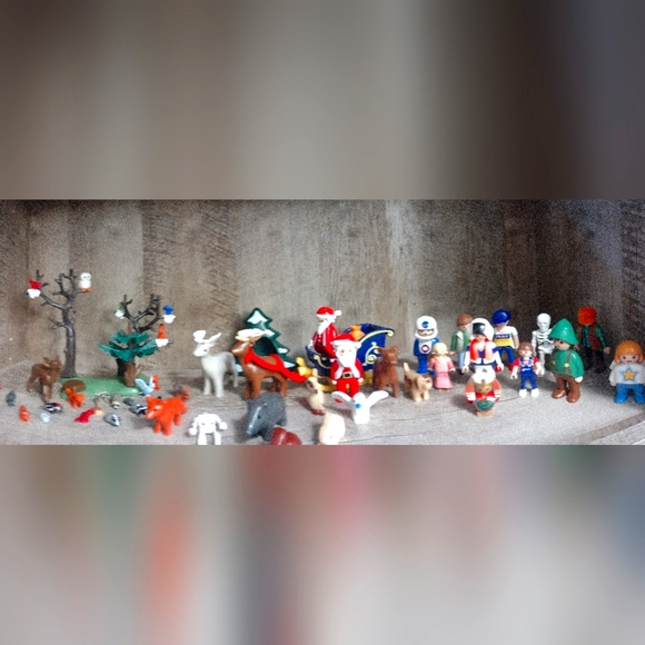 90s vintage Playmobil Figures and accessories lot - Picture 1 of 2